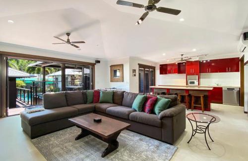 Horseshoe Bay House | Banyak Villa