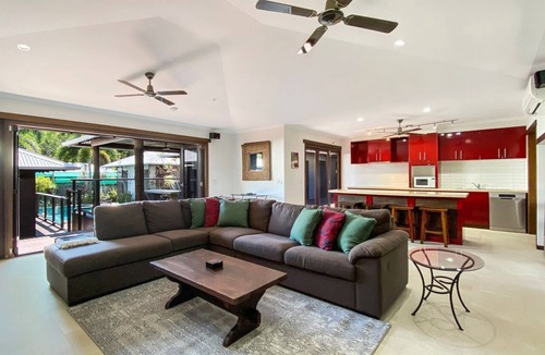 Horseshoe Bay House | Banyak Villa