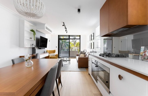 Millers Point Apartment | Barangaroo Park Apartments by Urban Rest