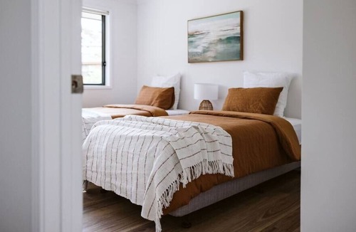 Gerringong House | Barclay Summary: Loca