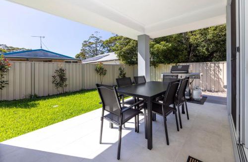 Callala Bay House | Barefoot Bay House - 10 Mins Walk to the Bay