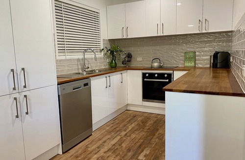 Coolangatta House | Barefoot & Beachy! Pet friendly 4 bedroom beach house sleeps up to 11