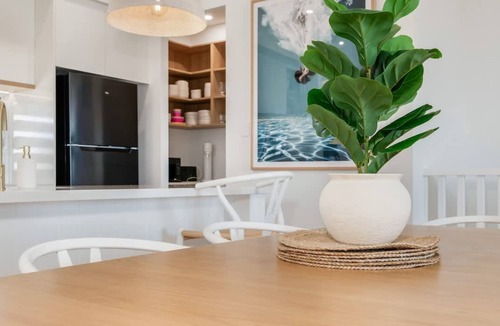 Bargara House | Bargara Coastal Luxe: Aircon, Out S Pet, Sleeps 8