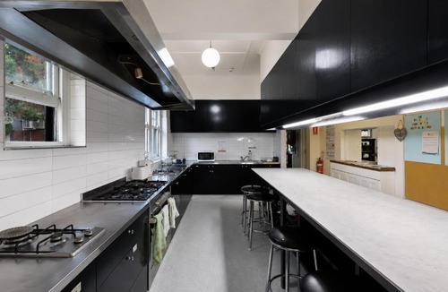 St Kilda House | Barkly St - Budget Stay Near the Beach