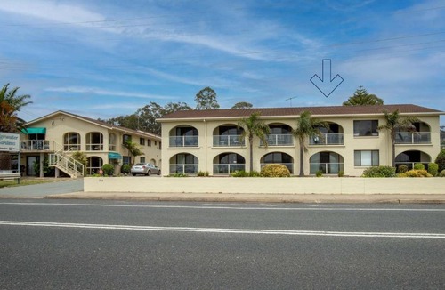 Batehaven Apartment | Batemans Bay Studio Escape with Lush Vista
