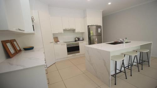 Horseshoe Bay House | Bather's Pavilion Holiday House