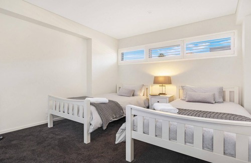 Kiama Apartment | Bathers at the Beach - across from Surf Beach