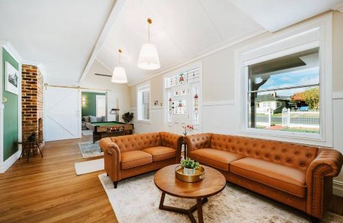 Central Mudgee House | Bathurst Lodge - Historic Modern Retreat with Alfresco
