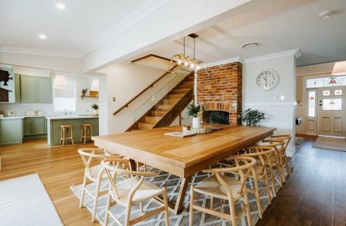 Central Mudgee House | Bathurst Lodge - Historic Modern Retreat with Alfresco