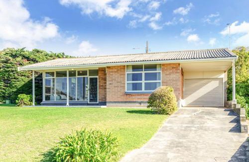 Encounter Bay House | Battye Cottage Beautiful Sea Views All Year Round