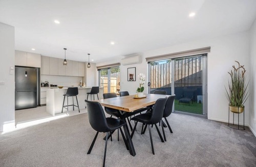 Blackmans Bay Villa | "Bay Abode" New Unit 2 Bed 2 Bath. 15 min to CBD