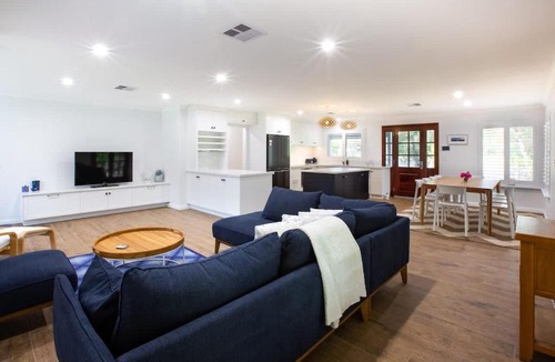 Quindalup House | Bay Cottage - Seaside Serenity Close to Town