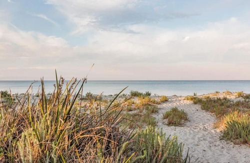 Quindalup House | Bay Cottage - Seaside Serenity Close to Town
