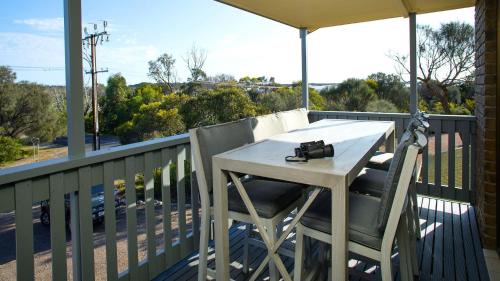 Lake Wangary House | Bay Life - Relax, Unwind andeexperience Coffin Bay Life At Its Best!