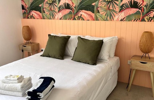 Elanora Hotel | Bay of Palms