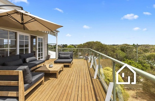 Rye House | Bay Views at Tyrone Foreshore *1 NIGHT FREE* 200m Walk to Beach