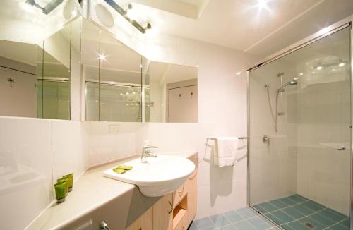Shute Harbour Apartment | Baybliss Escape #1 - Adults Only