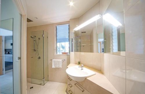 Shute Harbour Apartment | Baybliss Escape #4 - Adults Only