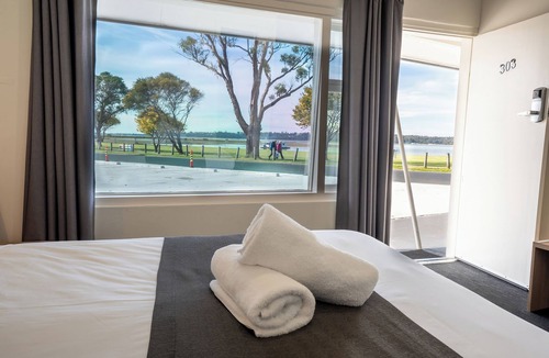 St Helens Hotel | Bayside Hotel