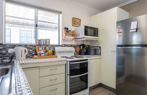 Wynnum Apartment | Bayside Lifestyle Getaway Relax by the Bay