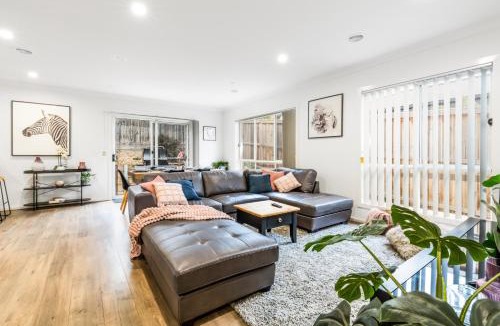 Curlewis House | Bayside luxury!