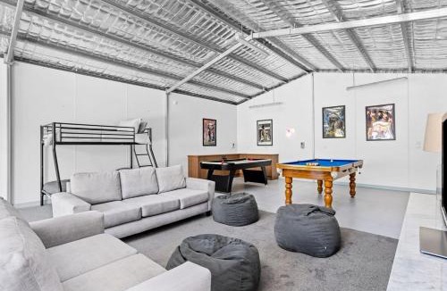 McCrae House | Bayside Retreat - Cosy Fire Beach Games Room