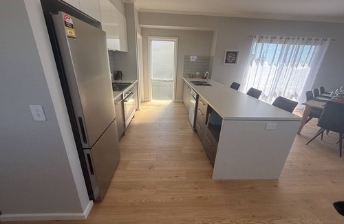 Para Wurlie House | Bayview Escape - Sea views from balcony! Off Peak Special!
