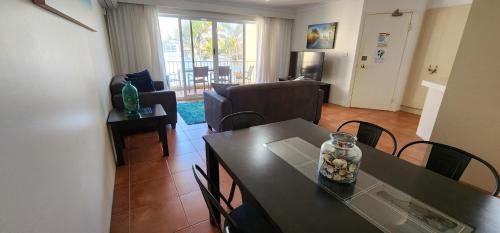 Runaway Bay Apartment | Bayview Waters Apartments