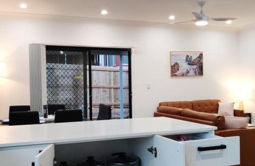 Cleveland House | BayWater Retreat-Walk2Water- BaySide- Brisbane-Cleveland-Redland-GoldCoast-SunshineCoast!