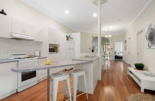 Korora Villa | Beach 2 mins, 15+ guests, Pet and Children, Pools