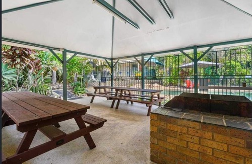 Korora Villa | Beach 2 mins, 15+ guests, Pet and Children, Pools
