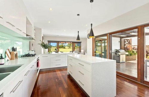 Connewarre House | Beach and Golf Haven With Spa Luxury Living