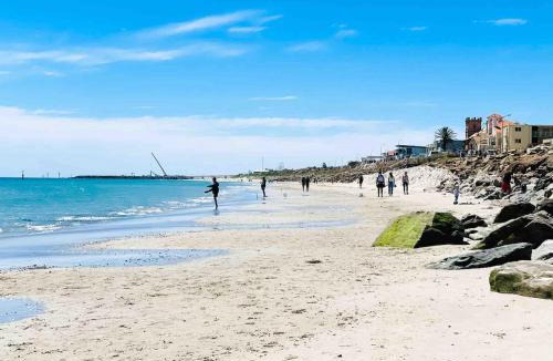 Glenelg North Apartment | Beach apartment 22 esplanade sea-views