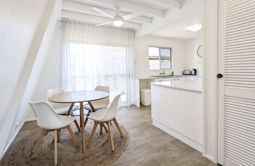 Bargara Apartment | Beach Bungalow | Walk to Bargara Beach | Pet-Friendly + Fast Wi-Fi