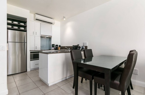 Palm Cove Apartment | Beach Club 2 Bedroom Apartment 3221-2 Palm Cove