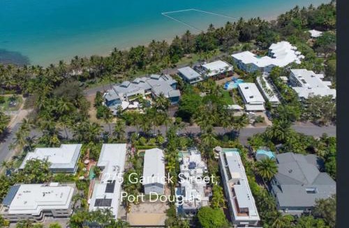 Port Douglas Apartment | Beach Comber