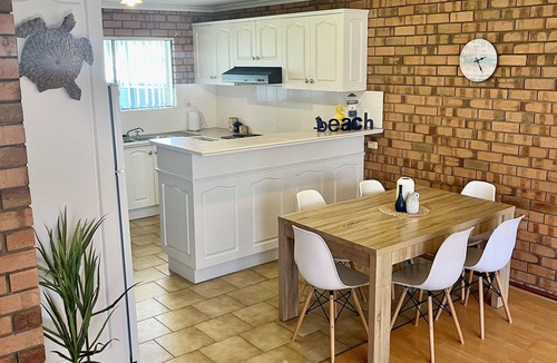 Silver Sands House | Beach Daze, Silver Sands Relax & enjoy.one street from beach