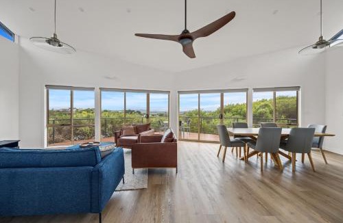 Sandy Point Apartment | Beach Escape Penthouse 2 Bdr Apartment