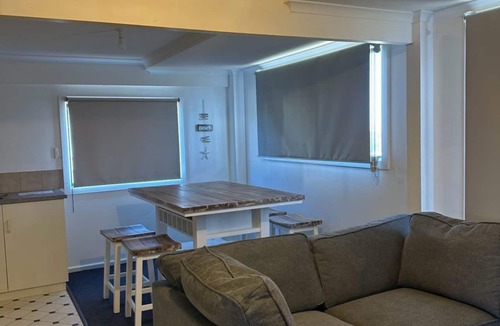 Ward House | beach front Elliston. Surfing and coast lines to explore, family friendly.