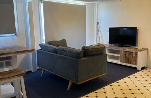 Ward House | beach front Elliston. Surfing and coast lines to explore, family friendly.