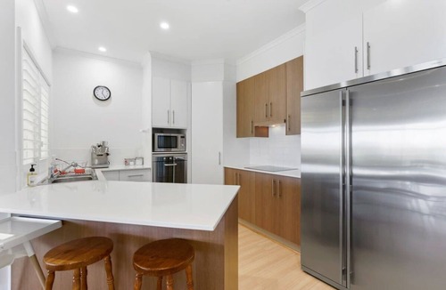 Victor Harbor House | Beach Front Esplanade Victor Harbor - Wi-Fi and Linen Included