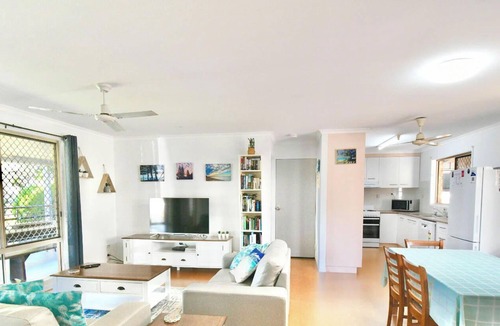 Woodgate House | Beach Front Spectacular! @ 66 The Esplanade WOODGATE