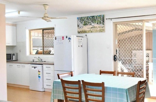 Woodgate House | Beach Front Spectacular! @ 66 The Esplanade WOODGATE