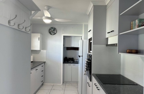 Moore Park Beach House | Beach Gardens -Walk to the Beach