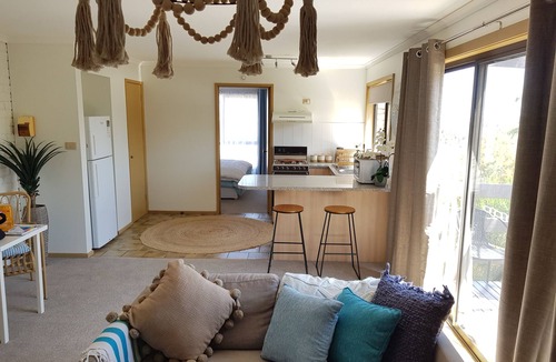 Ocean Grove Villa | Beach Getaway Ocean Grove 1 bedroom Self Contained Unit
