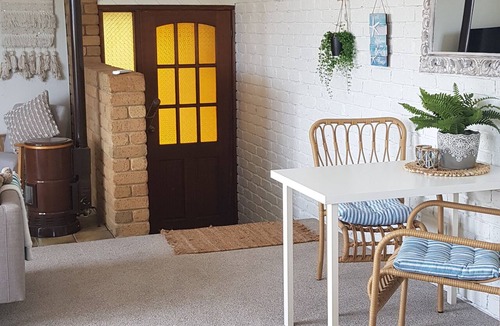 Ocean Grove Villa | Beach Getaway Ocean Grove 1 bedroom Self Contained Unit