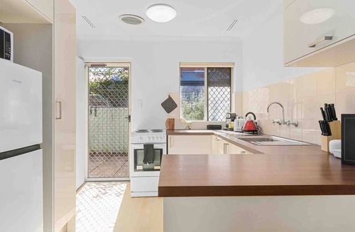 Bicton Apartment | Beach Getaway Villa: 2BR Fun!
