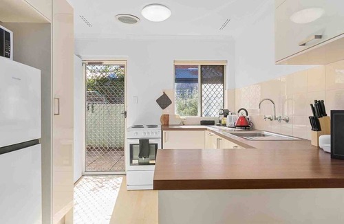 Bicton Apartment | Beach Getaway Villa: 2BR Fun!