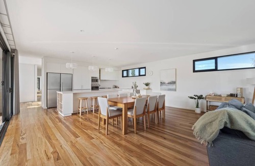 Broadwater House | Beach Haven A Year Round Retreat by the Sea