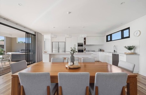 Broadwater House | Beach Haven A Year Round Retreat by the Sea